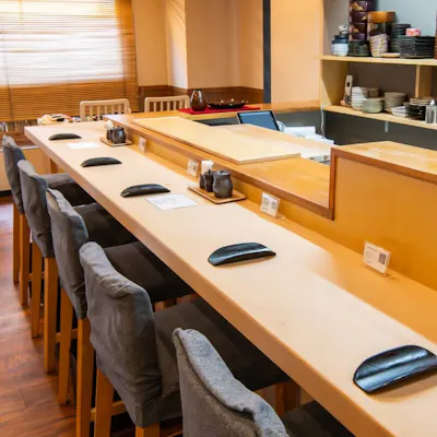 木の温もり溢れる店内