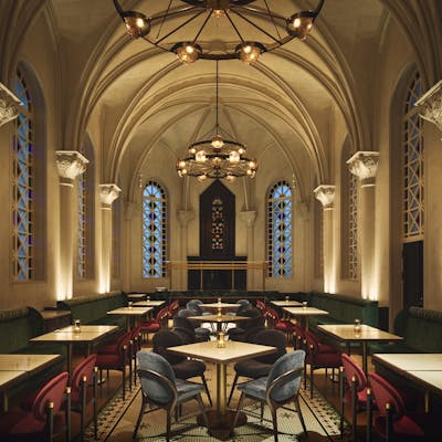 聖堂の美しい空間で味わう、長崎の恵み