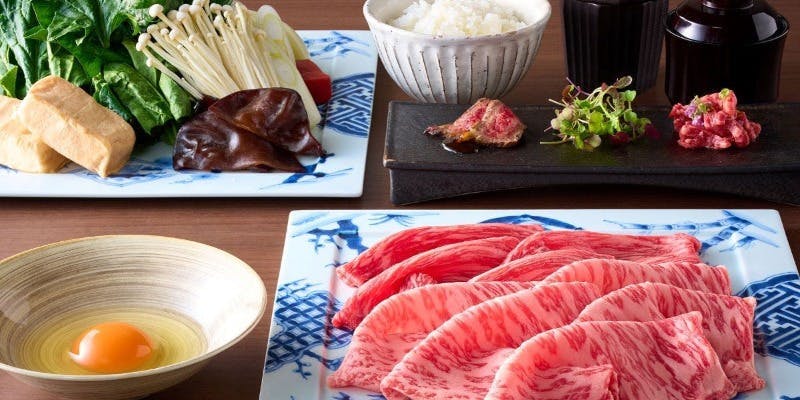 すき焼き　関西風の味付けをご堪能ください。　～ロース・赤身の2種盛～