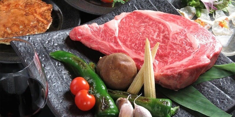 【神戸牛コース】神戸牛ステーキに加え焼き野菜や名物チーズ焼など全6品を堪能するプラン＋飲み放題付