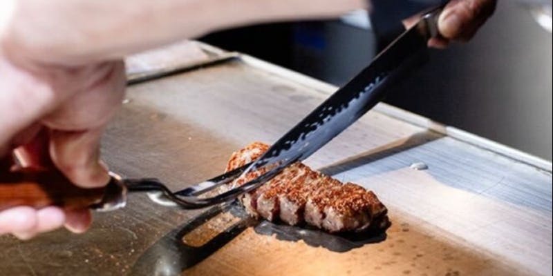 【贅沢コース】A5黒毛和牛ステーキに加え名物チーズ焼や海鮮鉄板など全7品を堪能するプラン＋飲み放題付