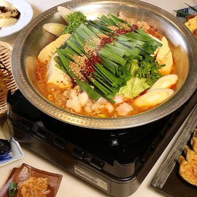 【多彩な料理】豊富な鍋料理と人気の一品料理を堪能