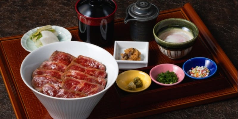 【ランチ】あか牛ステーキ丼＋平日限定特別価格（数量限定）