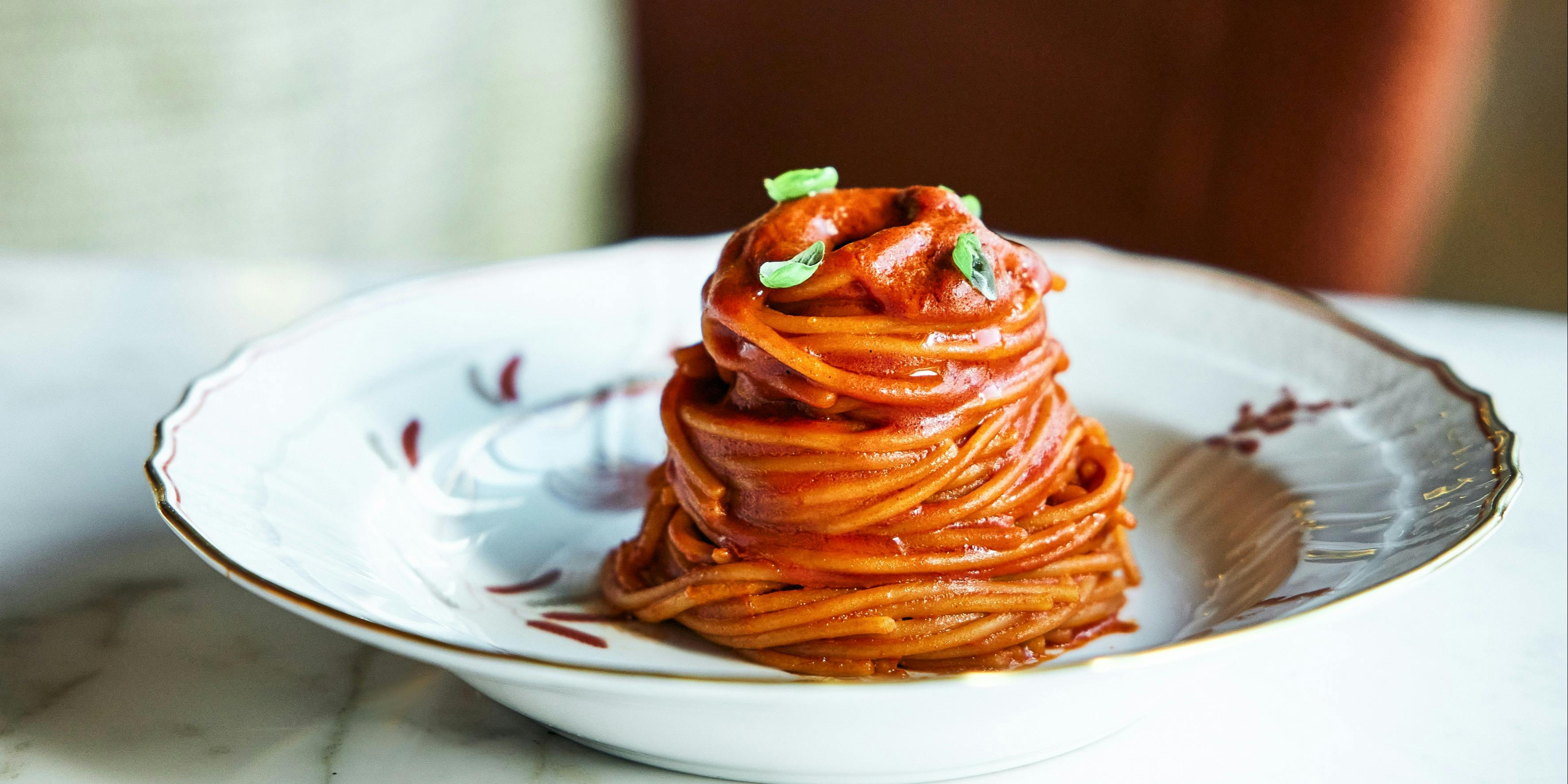 F114 美品 良質 イタリアンスタイル クラシック ロココ調 総本革 アームソファー シングルソファ 一人掛け ソファ 1脚 もう一脚は別売り 情熱大陸 9月24日(日)放送分 milet（シンガーソングライター・＃1269