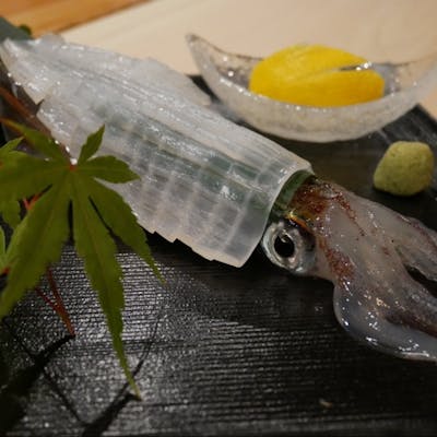 【泳ぎイカ】鮮度抜群!職人技が冴える絶品の活け造りを堪能