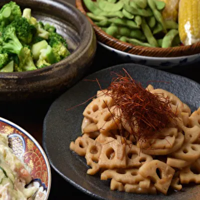 お通しは旬菜を生かしたおばんざい!四季に寄り添った「和」の味