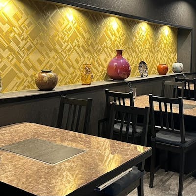 こだわり抜いた空間と食器で味わう、極上の焼肉