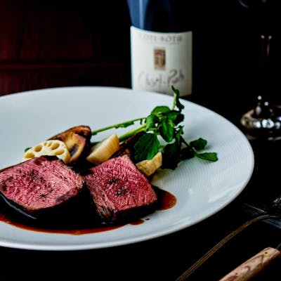 厳選ワインと行き届いたおもてなし