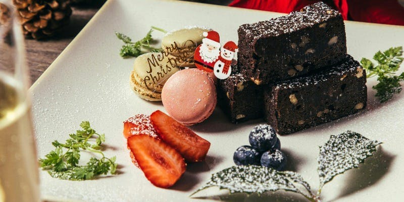 【Xmas2025 極みコース 】選べる乾杯ドリンクやXmasプレート 牛ヒレカツサンド等 全16品