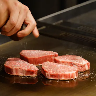 極上A5ランク和牛を堪能 至福の鉄板焼きで贅沢なひとときを