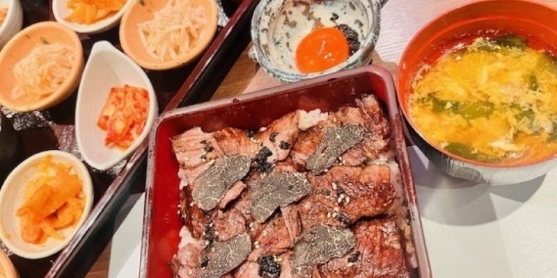 【和牛幻のはらみ重定食】黒毛和牛はらみ重に小鉢3種・スープ・トリュフ卵の付いた贅沢な定食（平日限定）