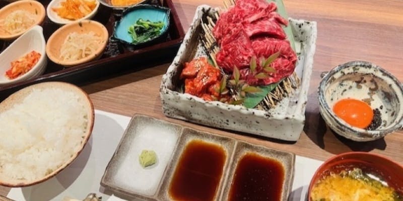 【特上はらみ焼肉定食】特上はらみ150gに、特製味噌牛タン50g計200gのボリューム満点の定食（平日限定）