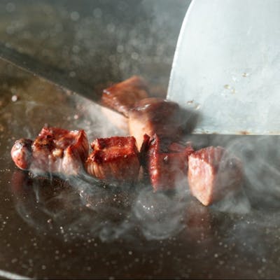 シンプルに美味しさを表現する鉄板焼き