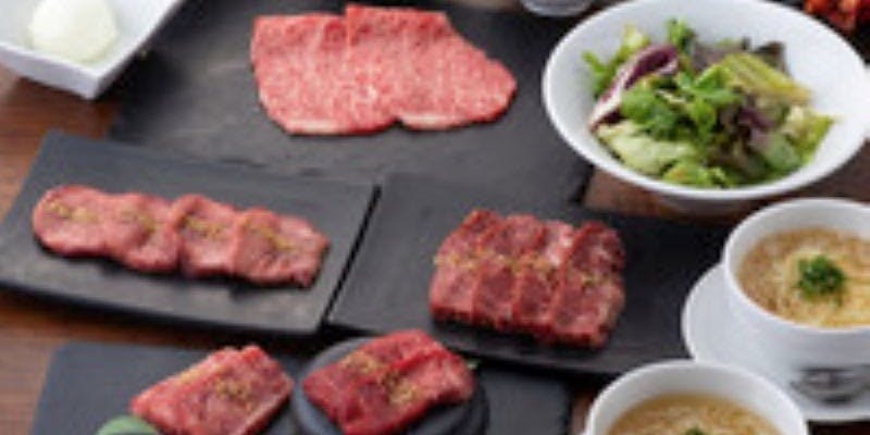 【カジュアルコース】名物とろ肉3秒炙りなど、気軽に黒毛和牛を楽しめる全7品