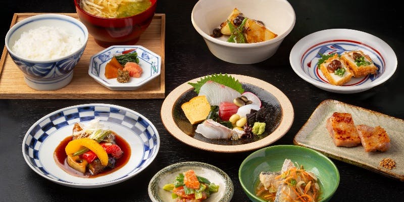 【ダイニング】～ディナーコースA～ 人気の味噌漬け焼きや黒酢炒めなど全8品