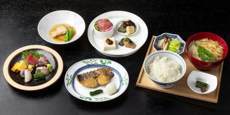 【ダイニング】～ランチコースB～ 珍しい豚の角煮天ぷらやサワラの味噌幽庵焼きなど全5品