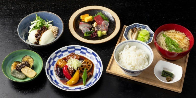 【ダイニング】～ランチコースA～ 濃厚な味わいの豆腐からはじまる主菜が選べる全5品