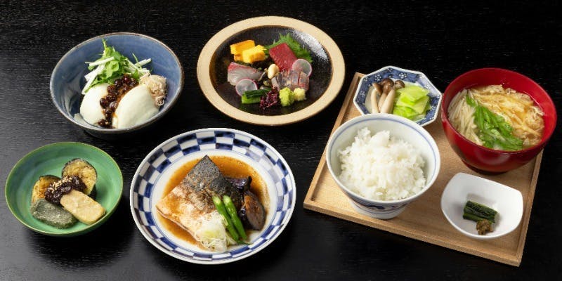 【ダイニング】～ランチコースB～ 珍しい豚の角煮天ぷらやサワラの味噌幽庵焼きなど全5品