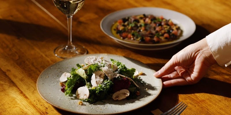 【ディナーコース】冷前菜、パスタ、魚料理、肉料理、食後のデザート＋コーヒーなど贅沢なひととき／全6品