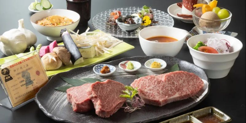 【花見小路コース・黒毛和牛サーロインステーキ】伊勢海老鉄板焼きを含めた全11品のコース（150g）