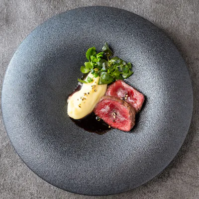 季節のジビエ料理をメインディッシュに