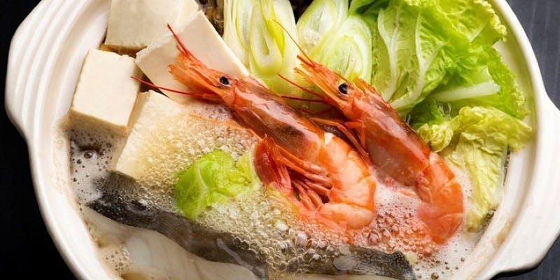 多彩な具材と旨みたっぷりの出汁が織りなす、新鮮な食材をふんだんに使用した寄せ鍋コース。