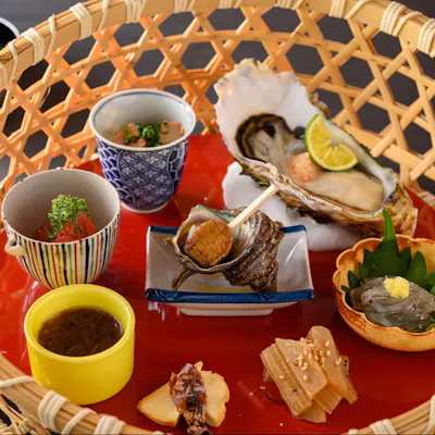 旬の味覚を贅沢に堪能、二つの盛り合わせ。