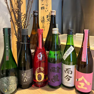 店主が厳選した定番の日本酒と入れ替わりのお酒をご用意しています