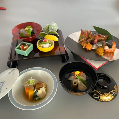 料理と楽しむ厳選の日本酒・ワイン