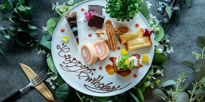 【ANNIVERSARY COURSE/13品】記念日デザート盛り合わせ付