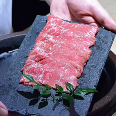 視覚、嗅覚、味覚、触覚、聴覚を刺激するような独自の和食体験