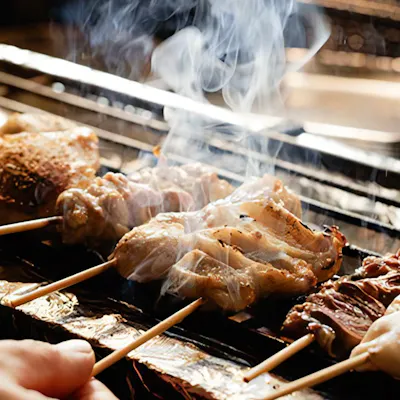 希少部位から定番まで。趣向を凝らしたアラカルトやコースで鶏の魅力を堪能