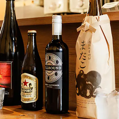 全国の銘酒が勢揃い。選りすぐりの日本酒や焼酎とお料理のマリアージュ