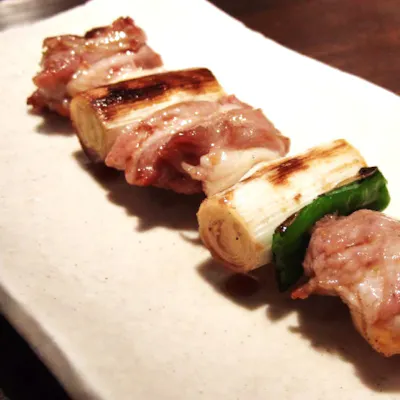 茨城県産奥久慈しゃもの炭火焼を堪能