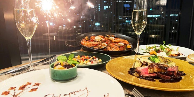 誕生日・記念日に「メッセージ入りデザートプレート」の特典付き！特別なディナーに＜アニベルサリオ＞