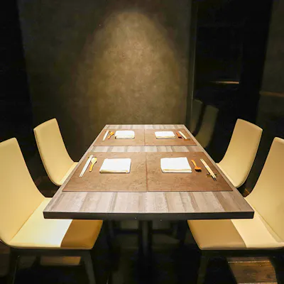 個室で楽しむ和牛しゃぶしゃぶとすき焼き