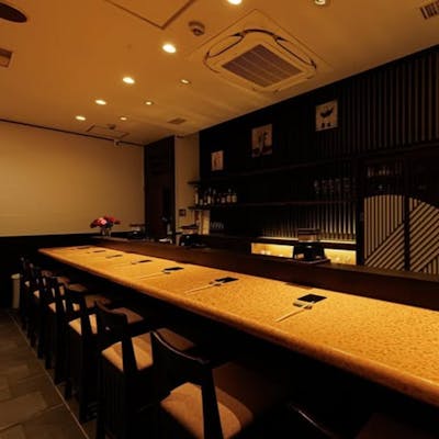 シックで落ち着いた店内