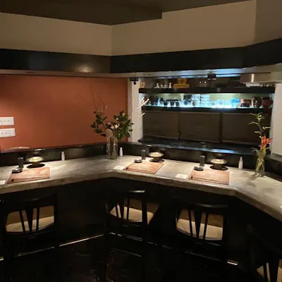 落ち着いた雰囲気の席で、ゆったりと食事の時間を楽しめます。