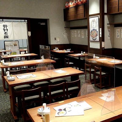 天井も高く広い店内でおくつろぎください!