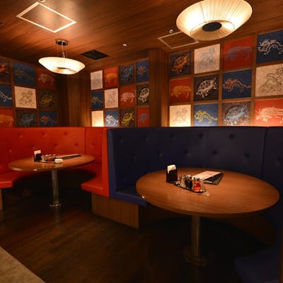 家族や友人と!アジアンな店内で本格中華を囲む