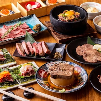 佐賀牛タンを多彩な逸品で!炭火焼き、シチュー、寿司…極上の味わいを堪能