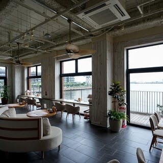 海を眺めながらの贅沢な時間