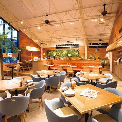 南国のリゾート感漂うオールデイダイニング