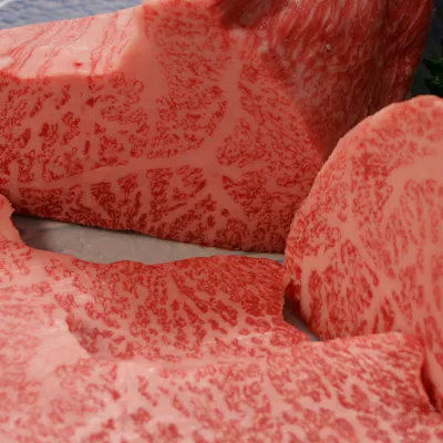 ジューシーな塊肉を、じっくり焼き上げて楽しめます。