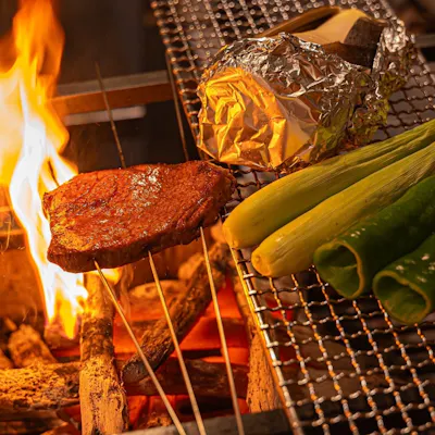 紀州備長炭で焼き上げる絶品料理