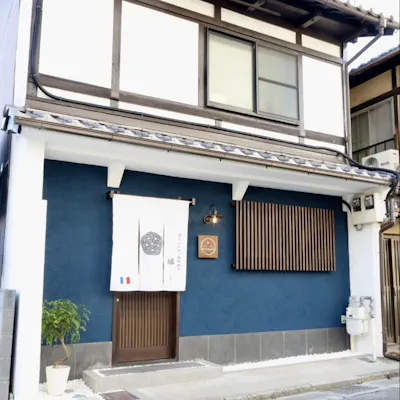 和モダンの落ち着いた空間