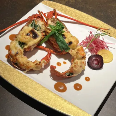 和の食材や食文化とフレンチを組み合わせた料理
