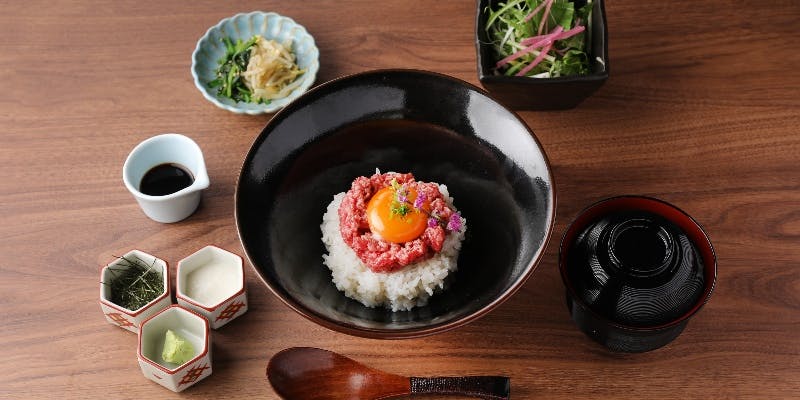 【炙りユッケ丼ランチ】