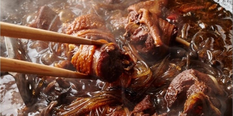 【鍋1種のコース】ベンジードゥンモーグー／親鶏とナラ茸の煮込み