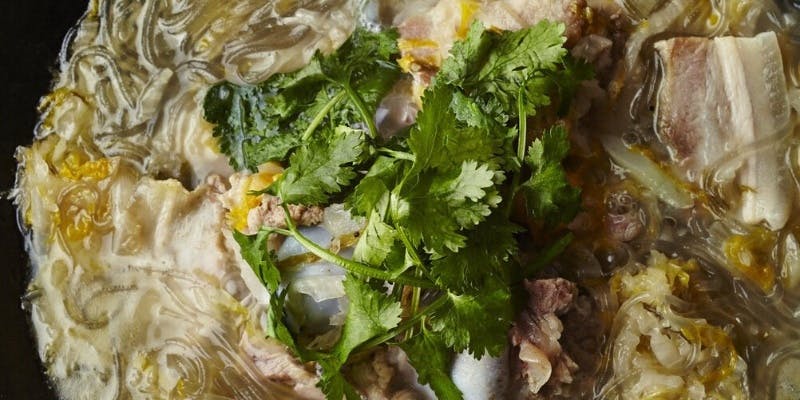 【鍋1種のコース】スヮンツァイパイロウ／豚三枚肉と発酵白菜の煮込み